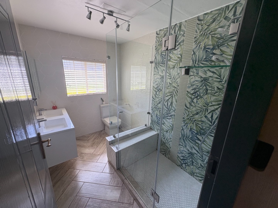 4 Bedroom Property for Sale in Garsfontein Gauteng