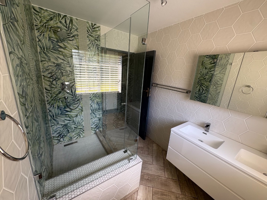 4 Bedroom Property for Sale in Garsfontein Gauteng