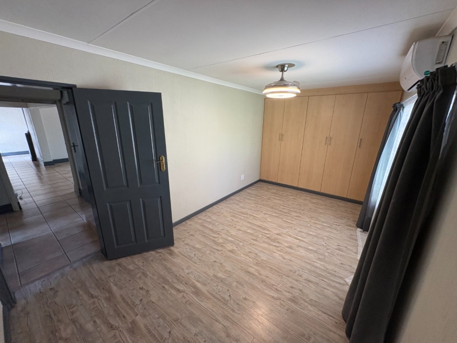 4 Bedroom Property for Sale in Garsfontein Gauteng