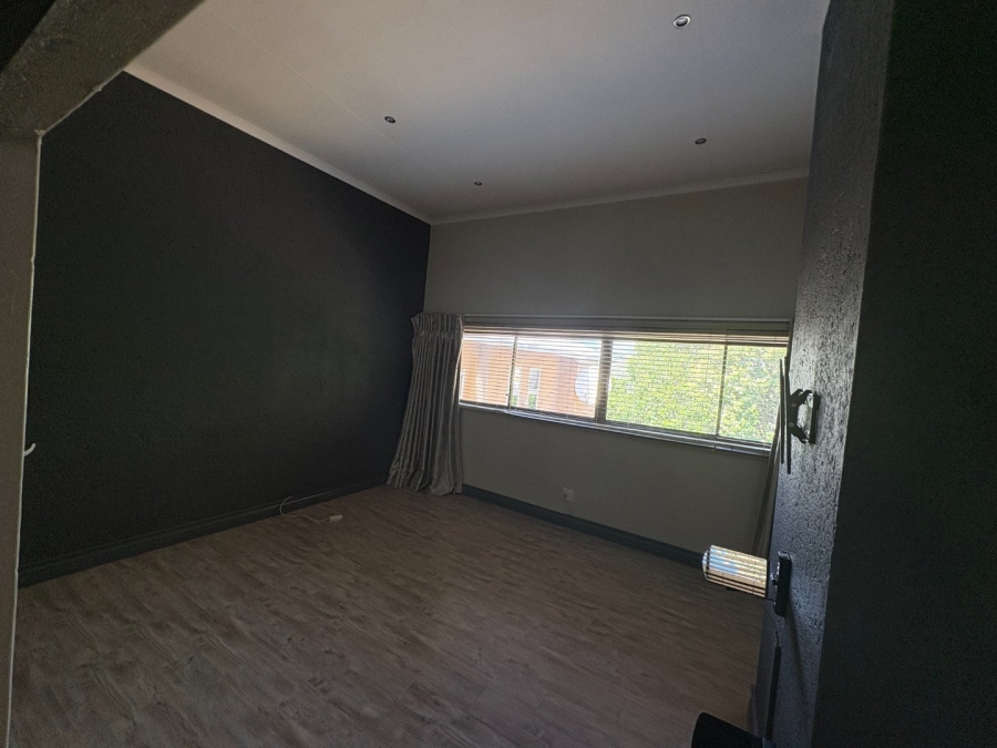 4 Bedroom Property for Sale in Garsfontein Gauteng