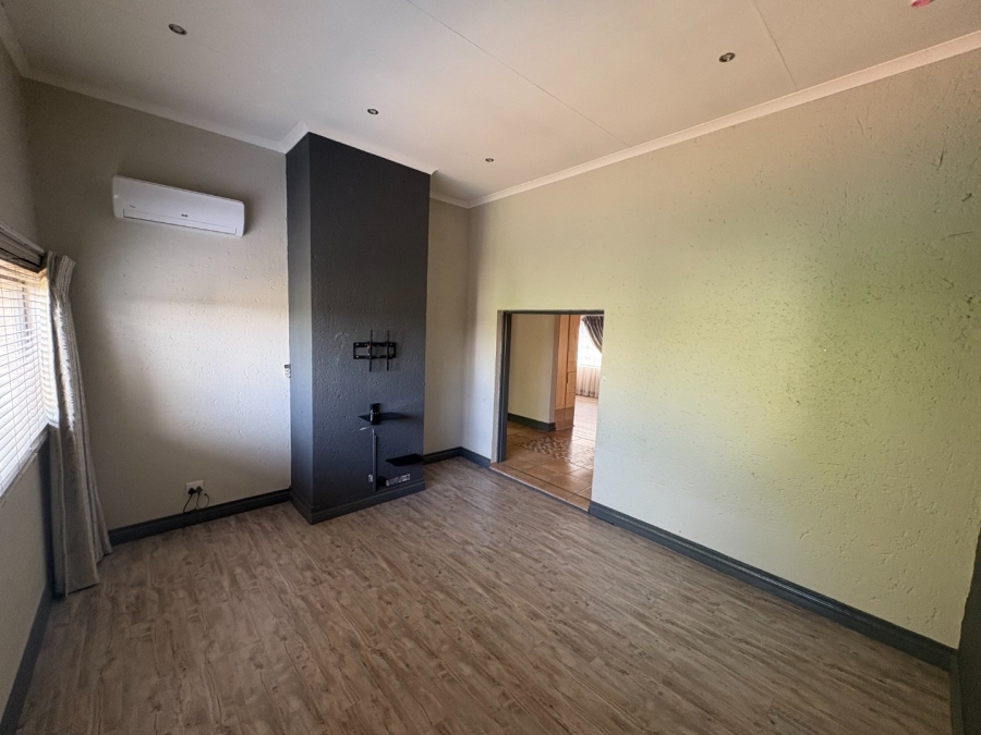 4 Bedroom Property for Sale in Garsfontein Gauteng