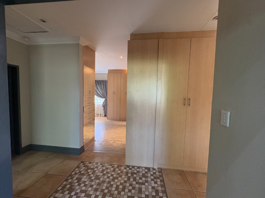 4 Bedroom Property for Sale in Garsfontein Gauteng