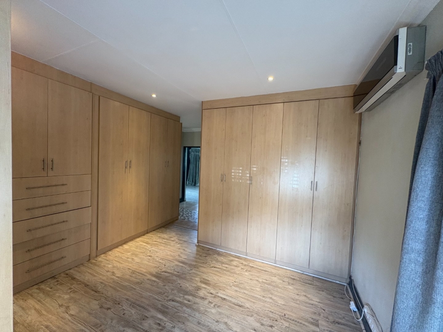 4 Bedroom Property for Sale in Garsfontein Gauteng