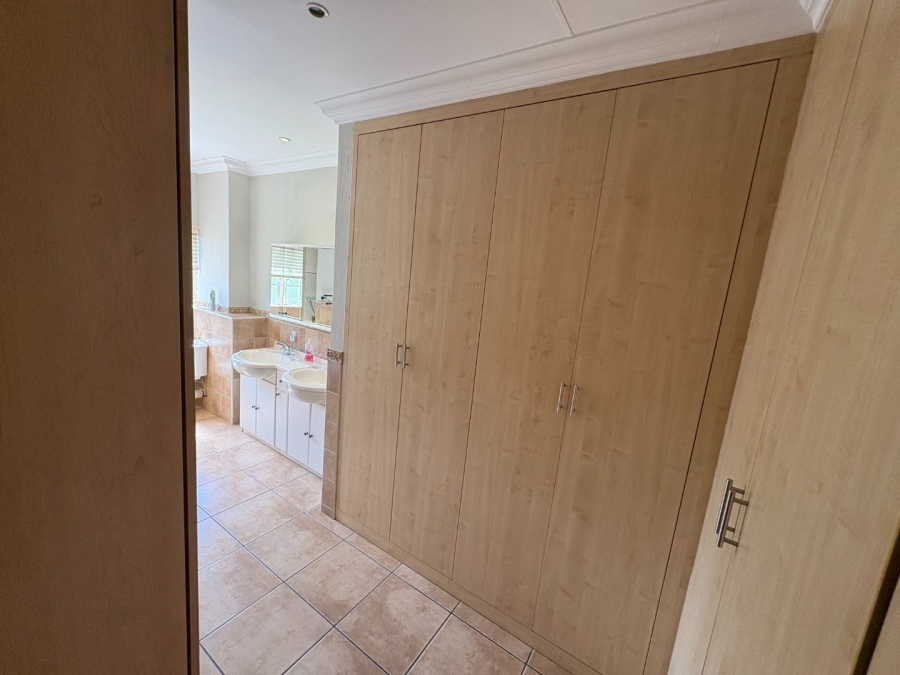 4 Bedroom Property for Sale in Garsfontein Gauteng