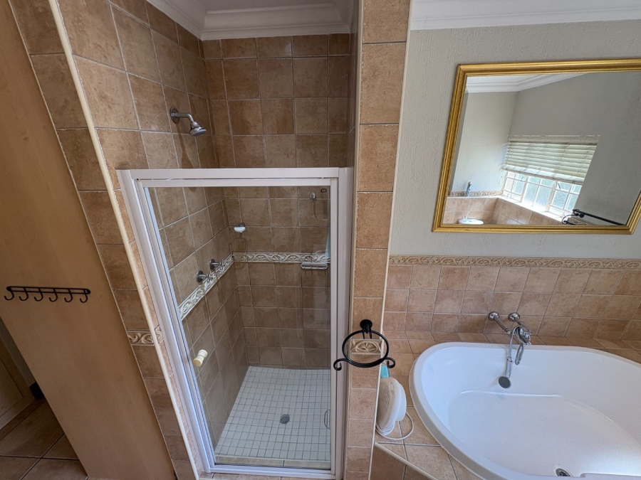 4 Bedroom Property for Sale in Garsfontein Gauteng