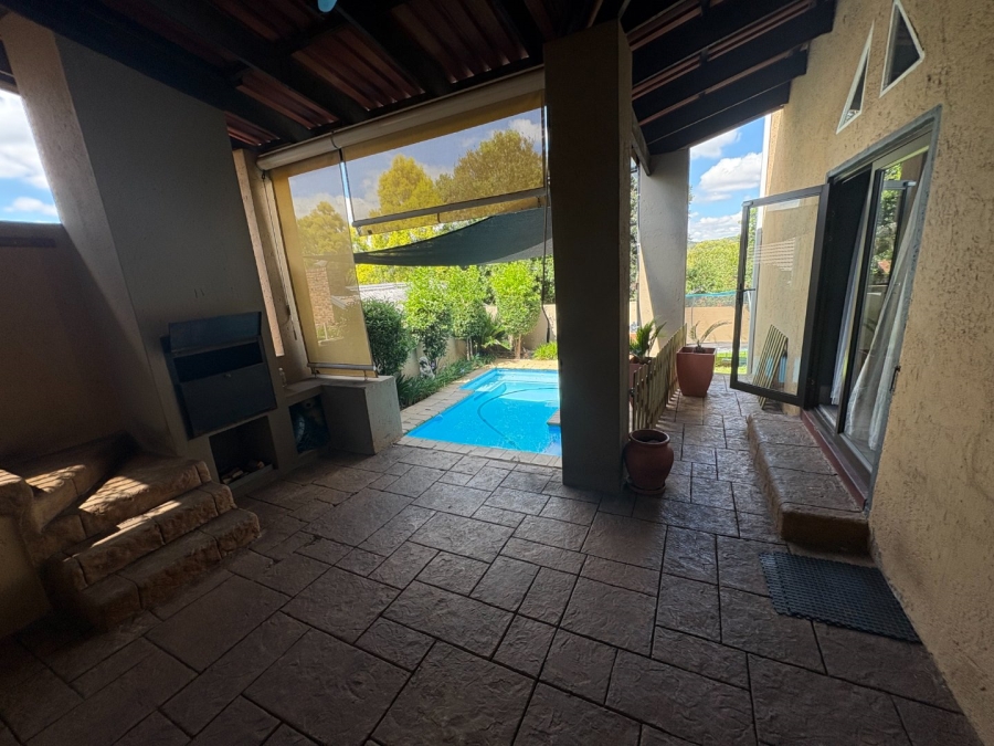 4 Bedroom Property for Sale in Garsfontein Gauteng