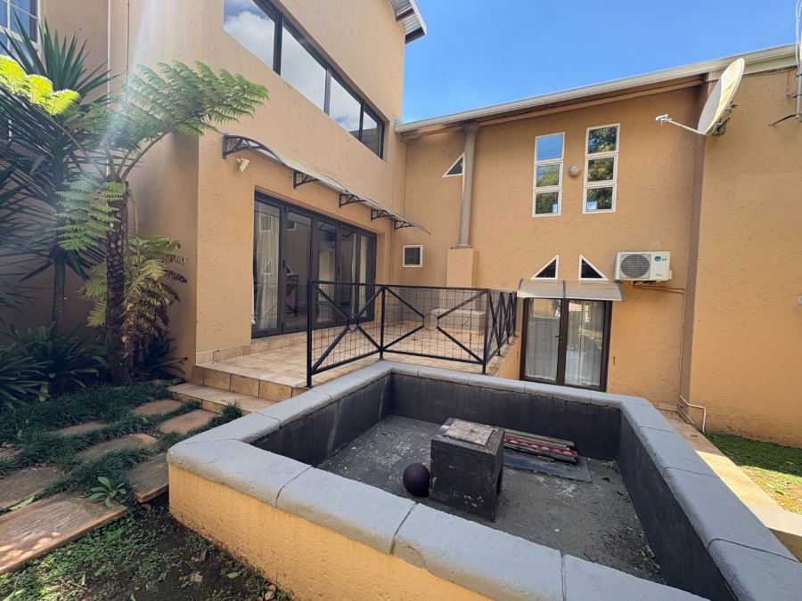 4 Bedroom Property for Sale in Garsfontein Gauteng