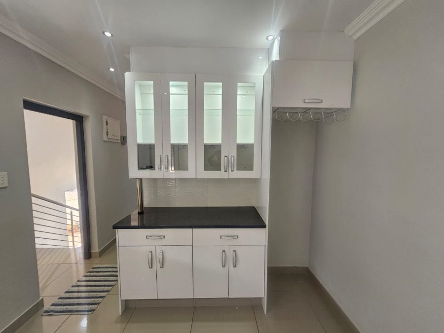 To Let 2 Bedroom Property for Rent in Groenkloof Gauteng