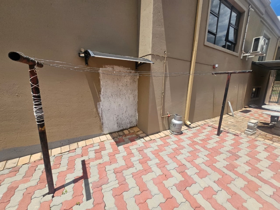 To Let 2 Bedroom Property for Rent in Groenkloof Gauteng