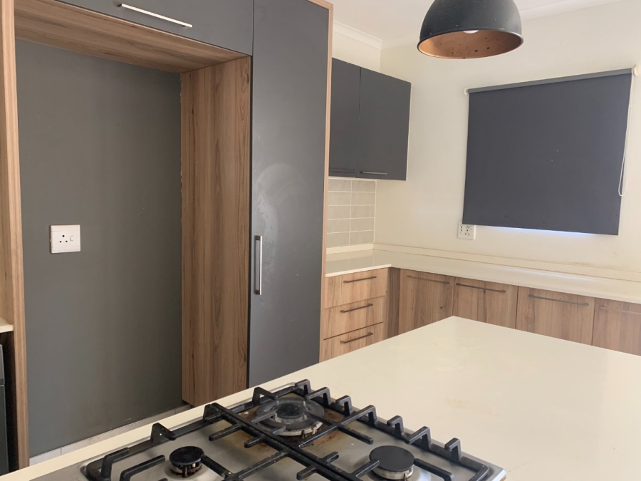 To Let 3 Bedroom Property for Rent in Glen Marais Gauteng