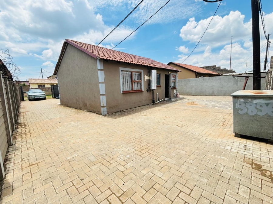 2 Bedroom Property for Sale in Palm Springs Gauteng