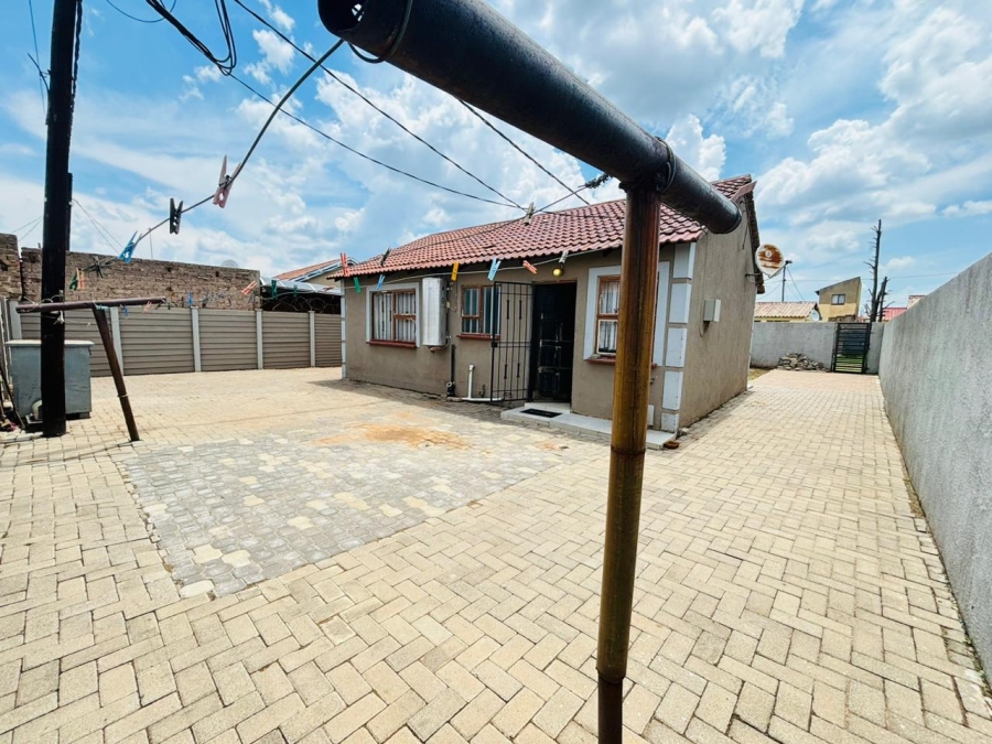 2 Bedroom Property for Sale in Palm Springs Gauteng