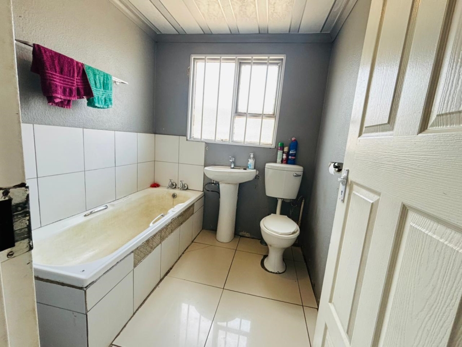 2 Bedroom Property for Sale in Palm Springs Gauteng