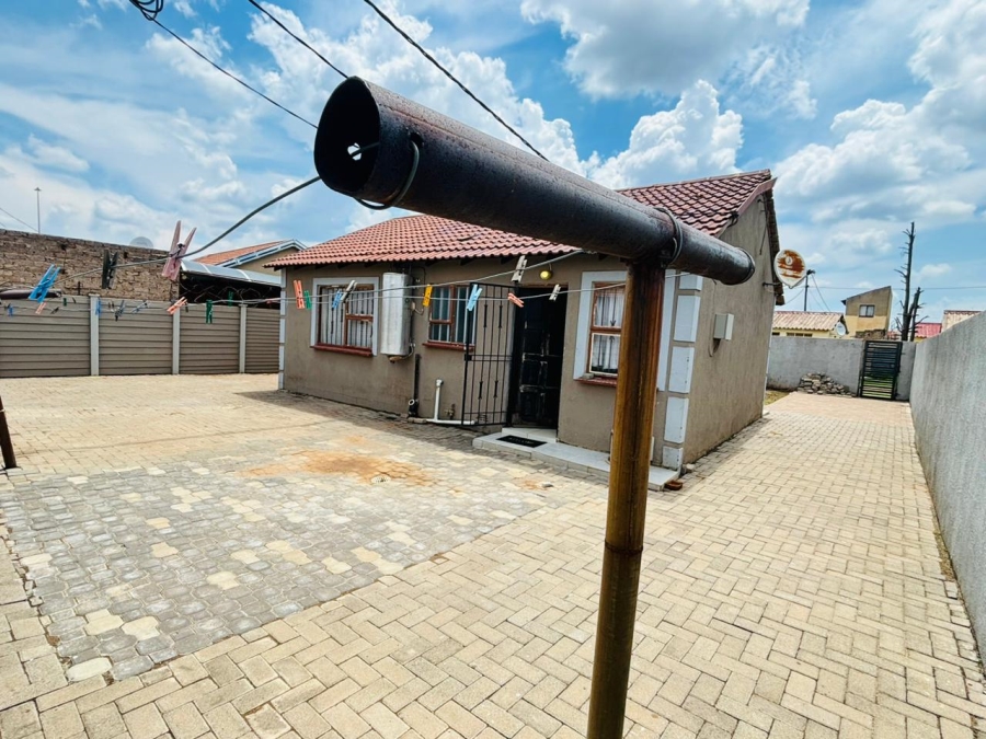 2 Bedroom Property for Sale in Palm Springs Gauteng