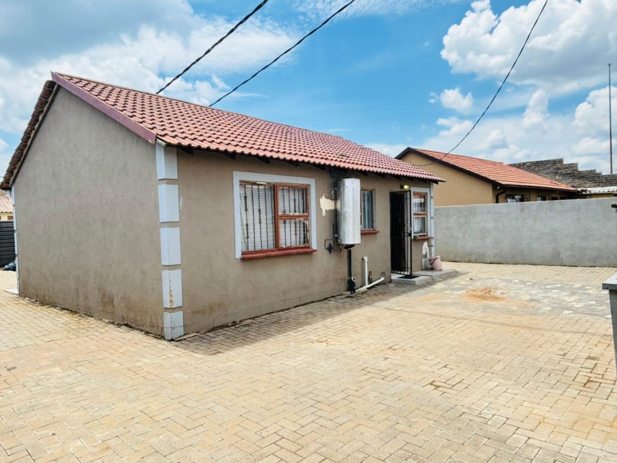 2 Bedroom Property for Sale in Palm Springs Gauteng