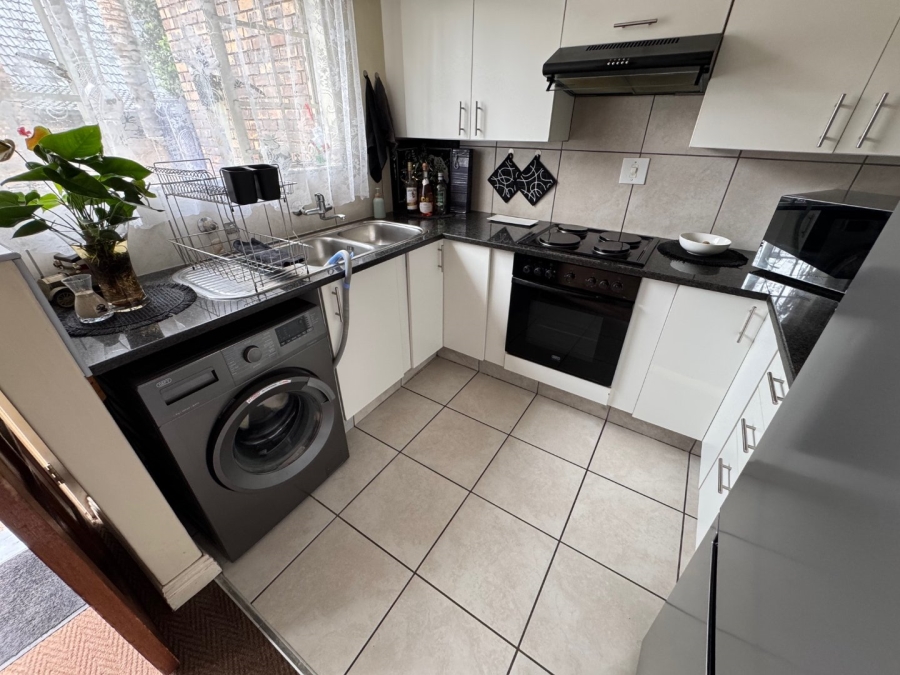 2 Bedroom Property for Sale in Van Riebeeck Park Gauteng