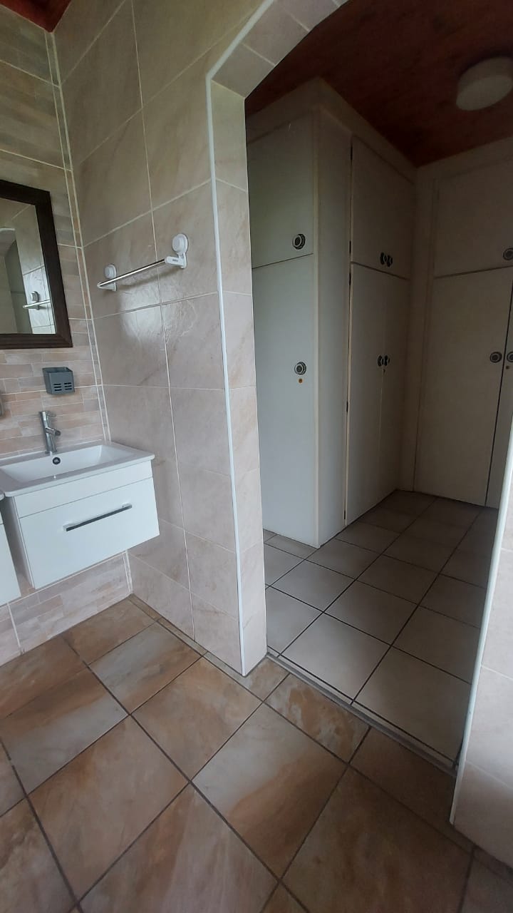  Bedroom Property for Sale in Freeway Park Gauteng