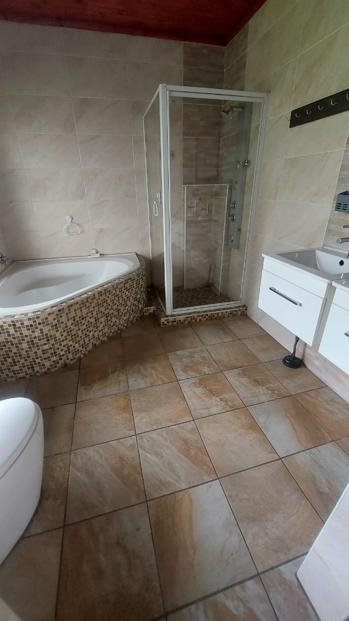  Bedroom Property for Sale in Freeway Park Gauteng