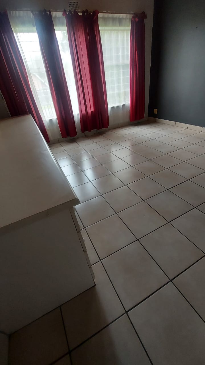  Bedroom Property for Sale in Freeway Park Gauteng