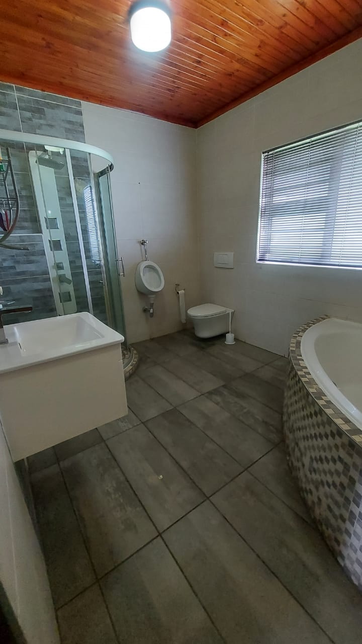  Bedroom Property for Sale in Freeway Park Gauteng