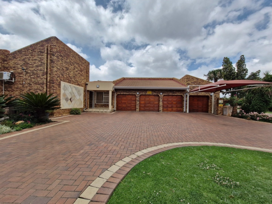 4 Bedroom Property for Sale in Sunward Park Gauteng