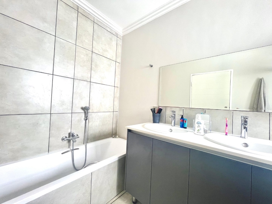 3 Bedroom Property for Sale in Raslouw Gauteng