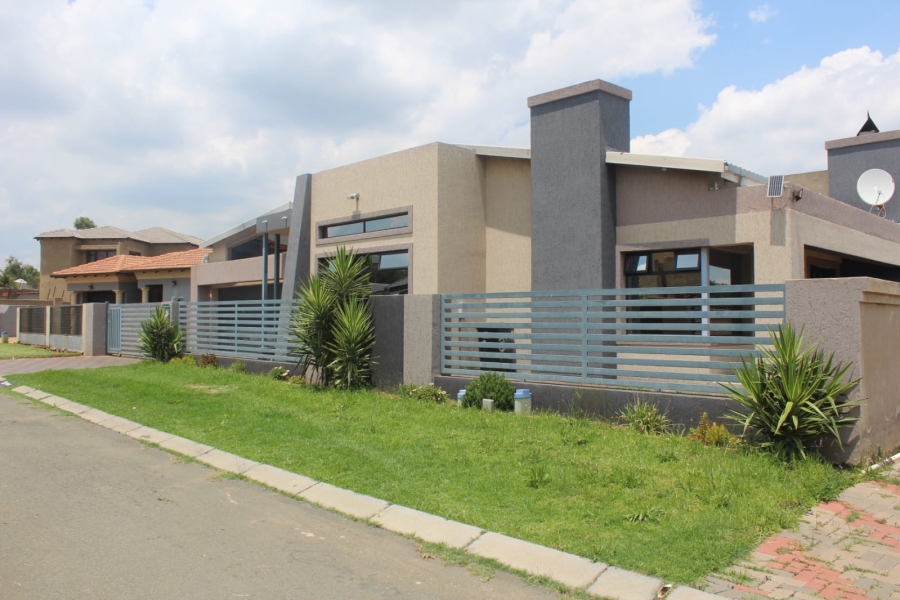 3 Bedroom Property for Sale in Selcourt Gauteng