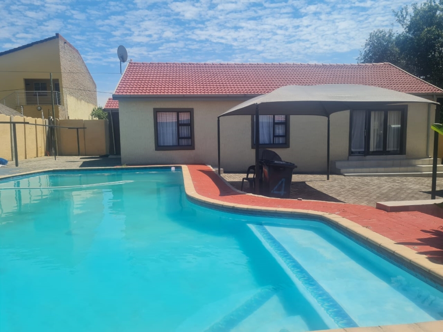 To Let 2 Bedroom Property for Rent in Kibler Park Gauteng