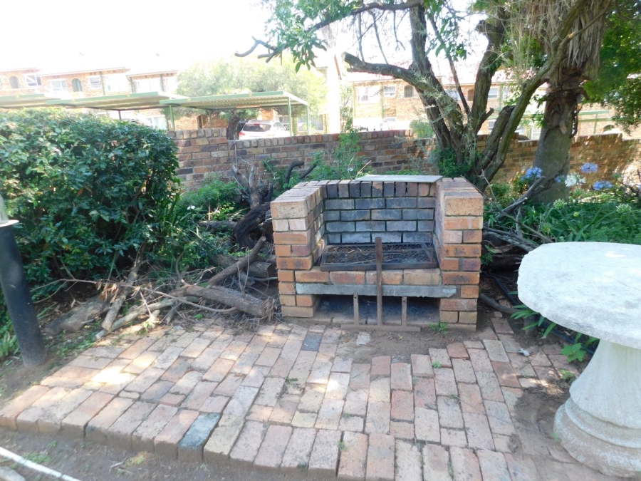 To Let 2 Bedroom Property for Rent in Buccleuch Gauteng