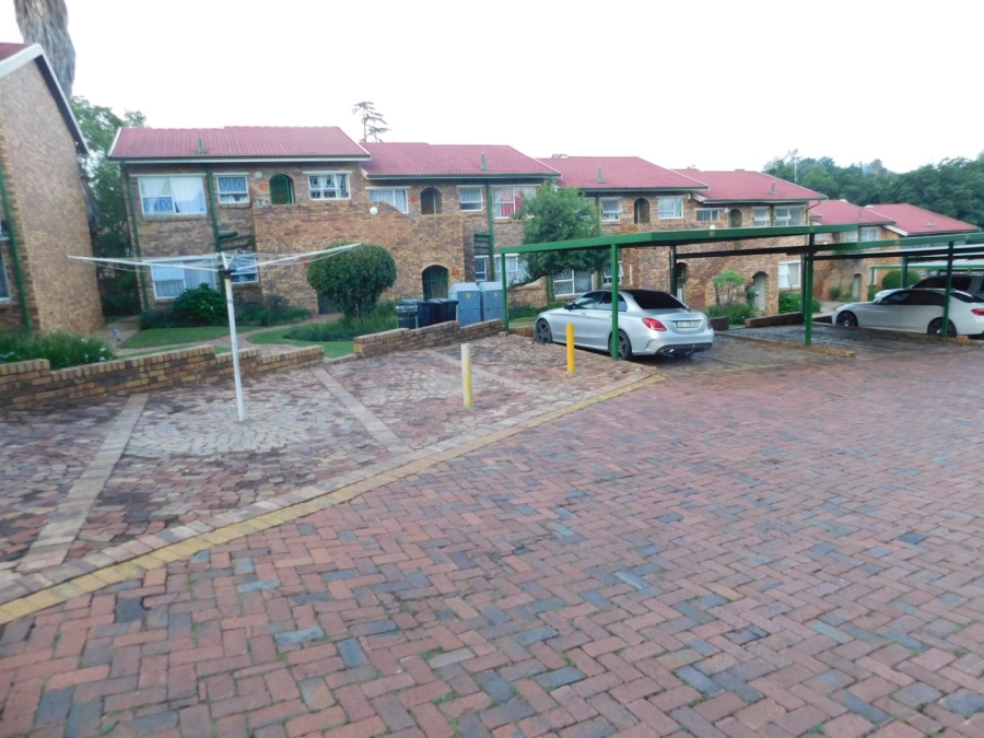 To Let 2 Bedroom Property for Rent in Buccleuch Gauteng