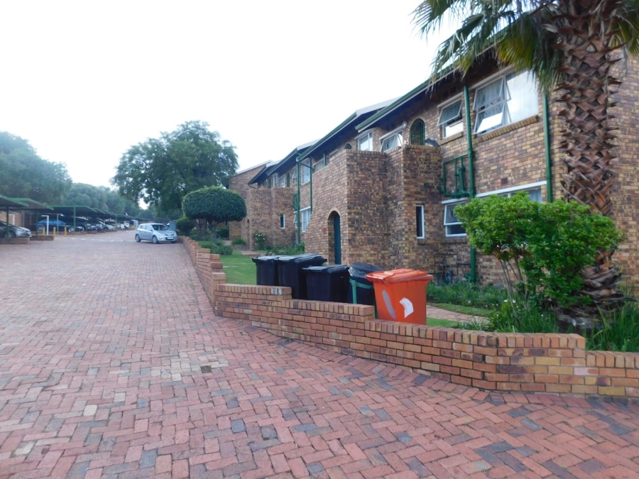 To Let 2 Bedroom Property for Rent in Buccleuch Gauteng