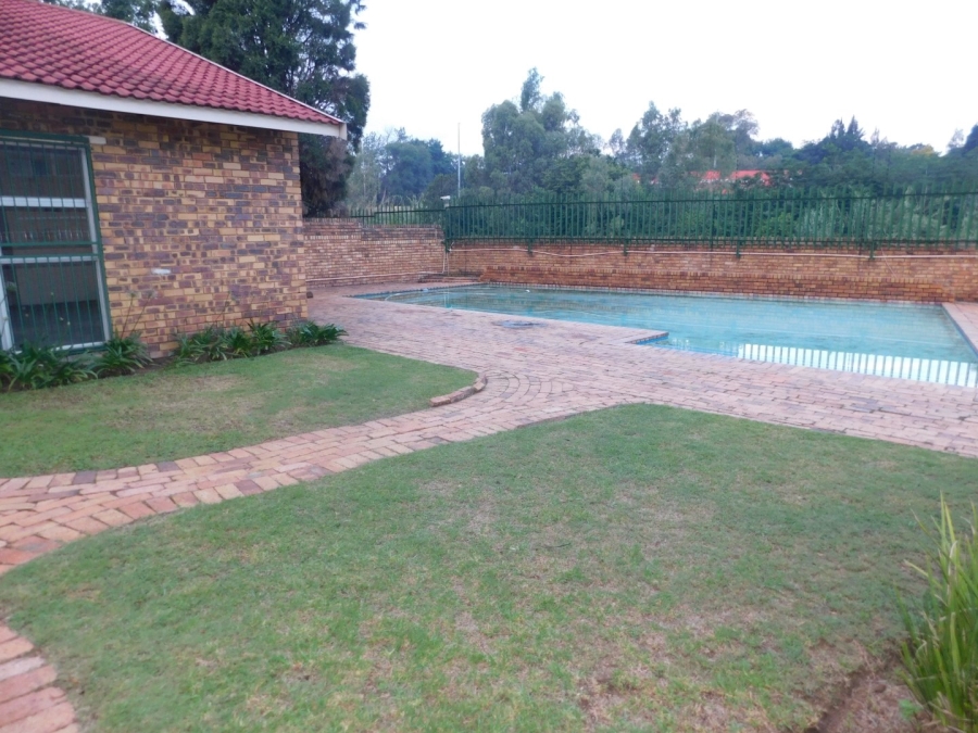 To Let 2 Bedroom Property for Rent in Buccleuch Gauteng