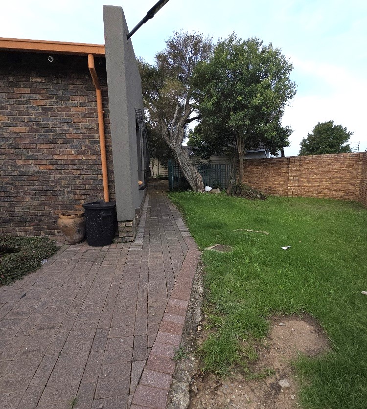 To Let 3 Bedroom Property for Rent in Halfway Gardens Gauteng