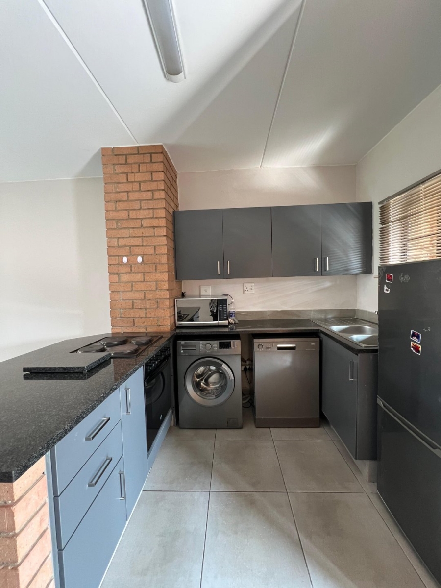 To Let 2 Bedroom Property for Rent in Waterfall Gauteng