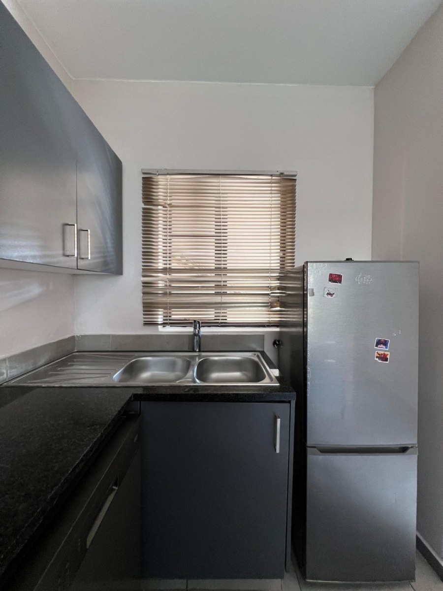 To Let 2 Bedroom Property for Rent in Waterfall Gauteng