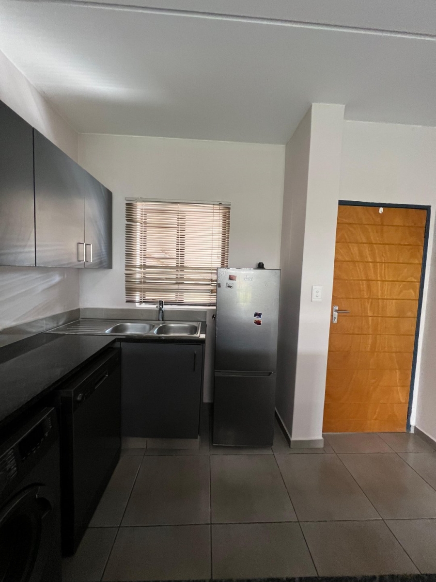 To Let 2 Bedroom Property for Rent in Waterfall Gauteng