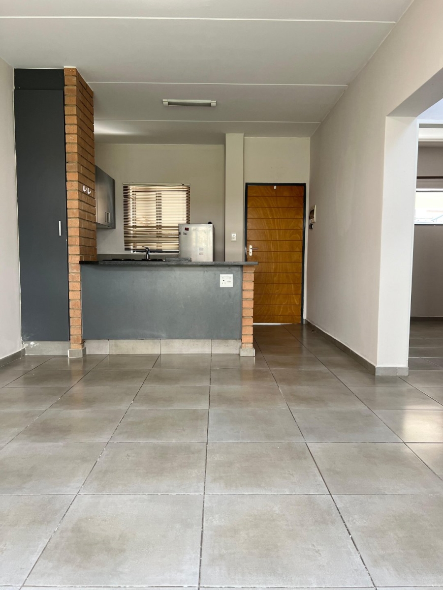 To Let 2 Bedroom Property for Rent in Waterfall Gauteng