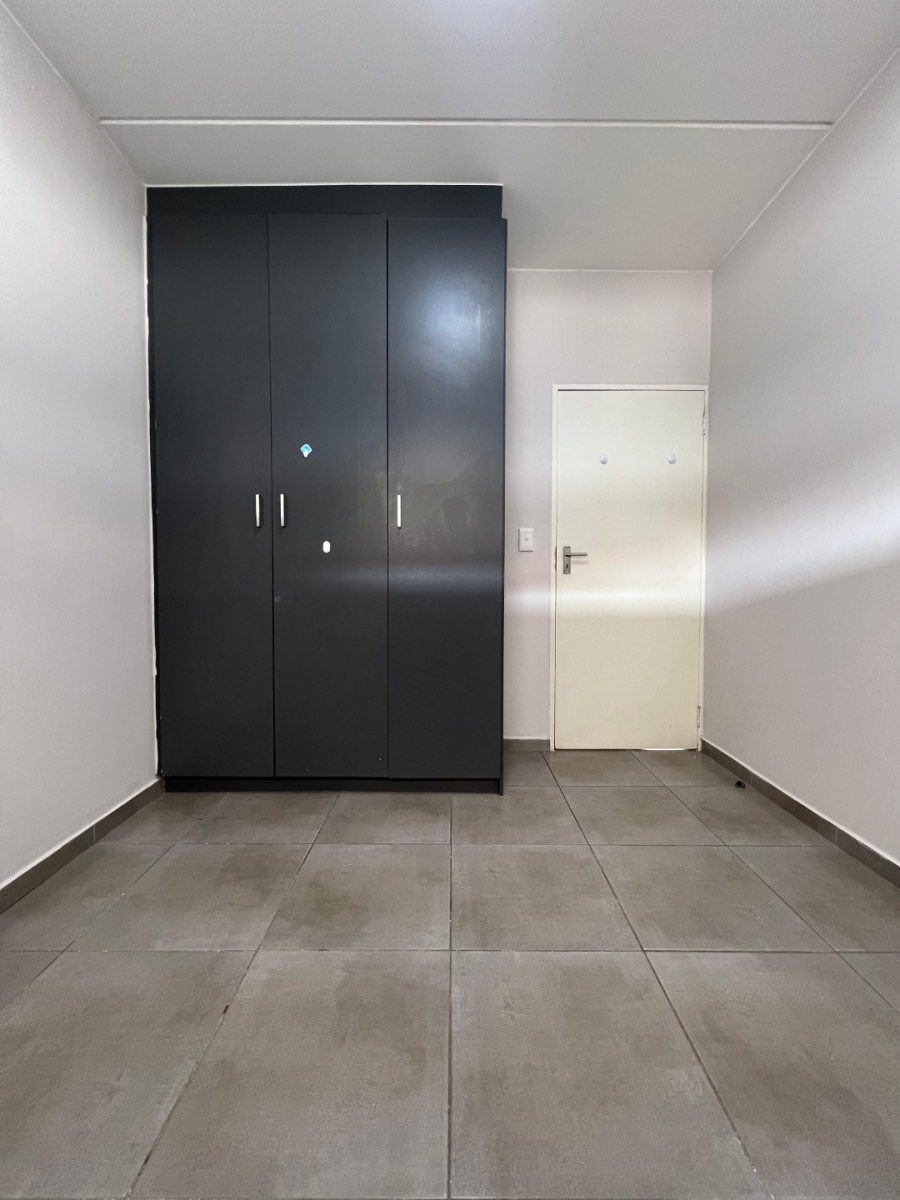 To Let 2 Bedroom Property for Rent in Waterfall Gauteng