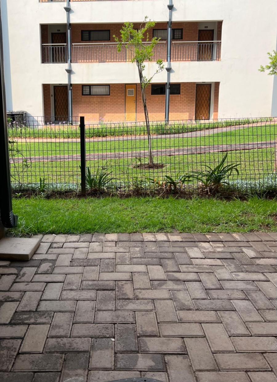 To Let 2 Bedroom Property for Rent in Waterfall Gauteng