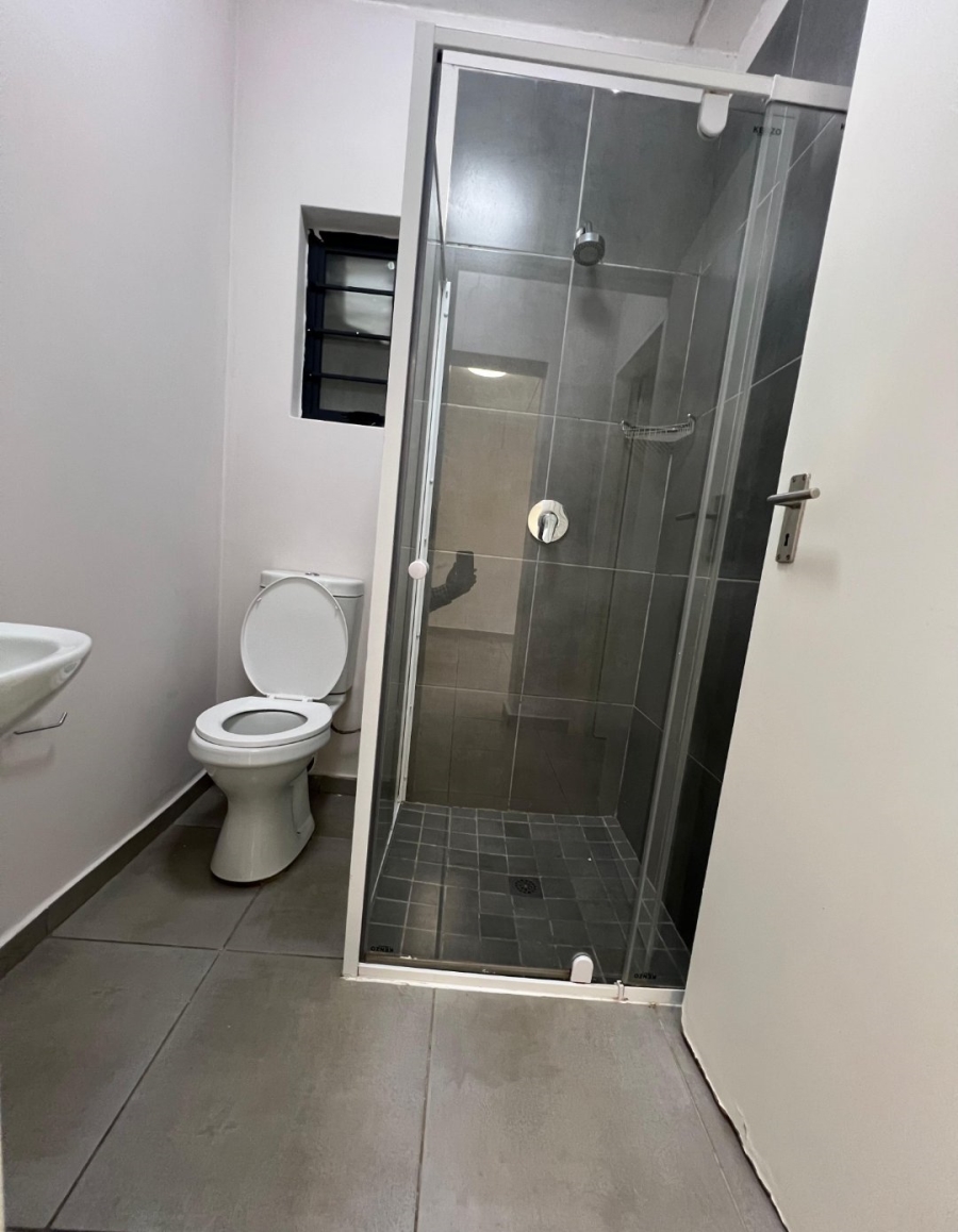 To Let 2 Bedroom Property for Rent in Waterfall Gauteng