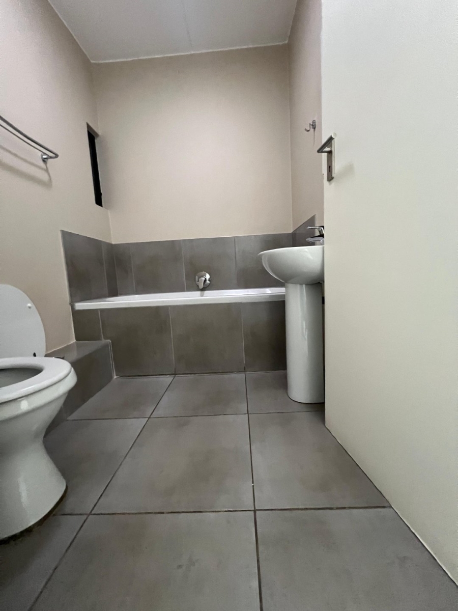 To Let 2 Bedroom Property for Rent in Waterfall Gauteng