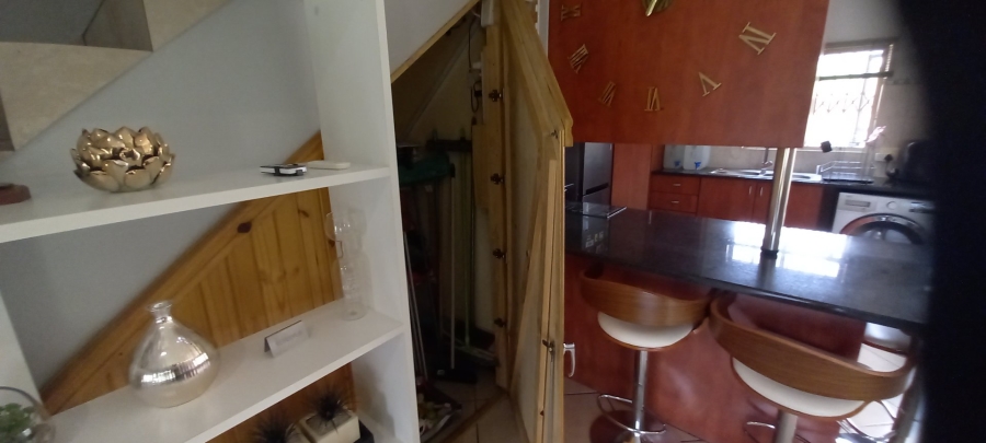 2 Bedroom Property for Sale in Annlin Gauteng