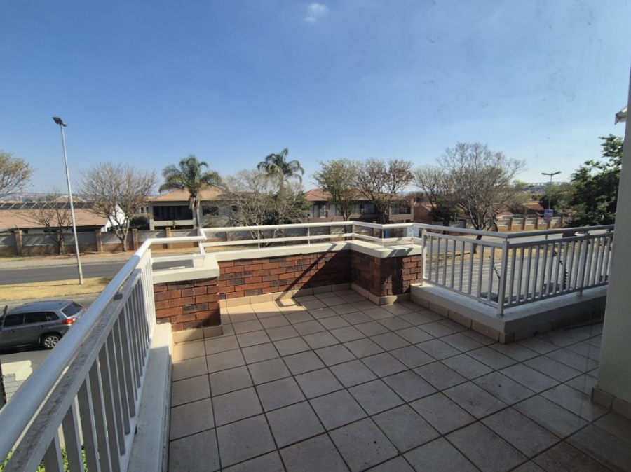 2 Bedroom Property for Sale in Greenstone Hill Gauteng
