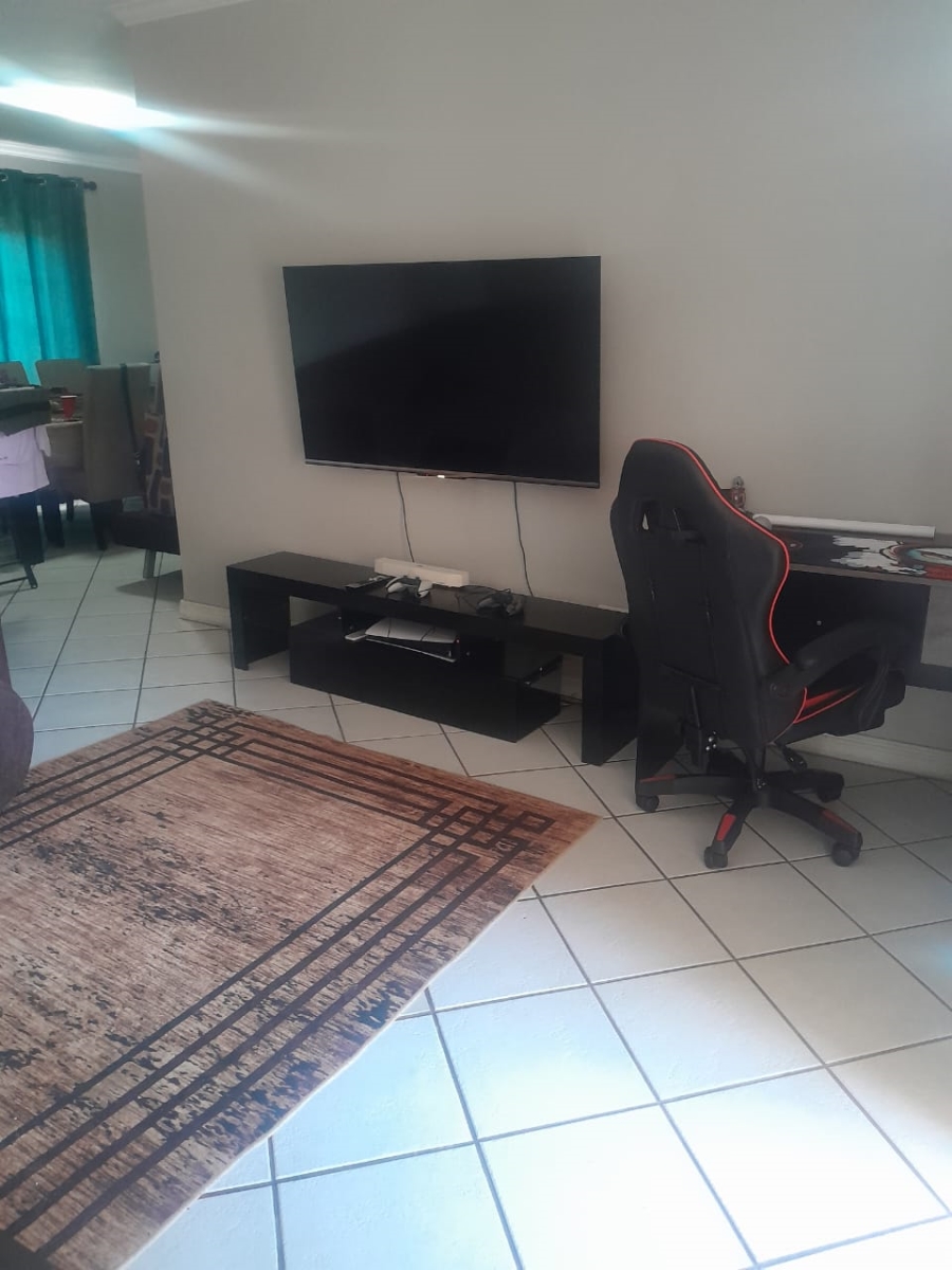 2 Bedroom Property for Sale in Amberfield Crest Estate Gauteng