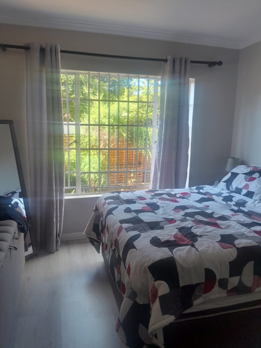 2 Bedroom Property for Sale in Amberfield Crest Estate Gauteng