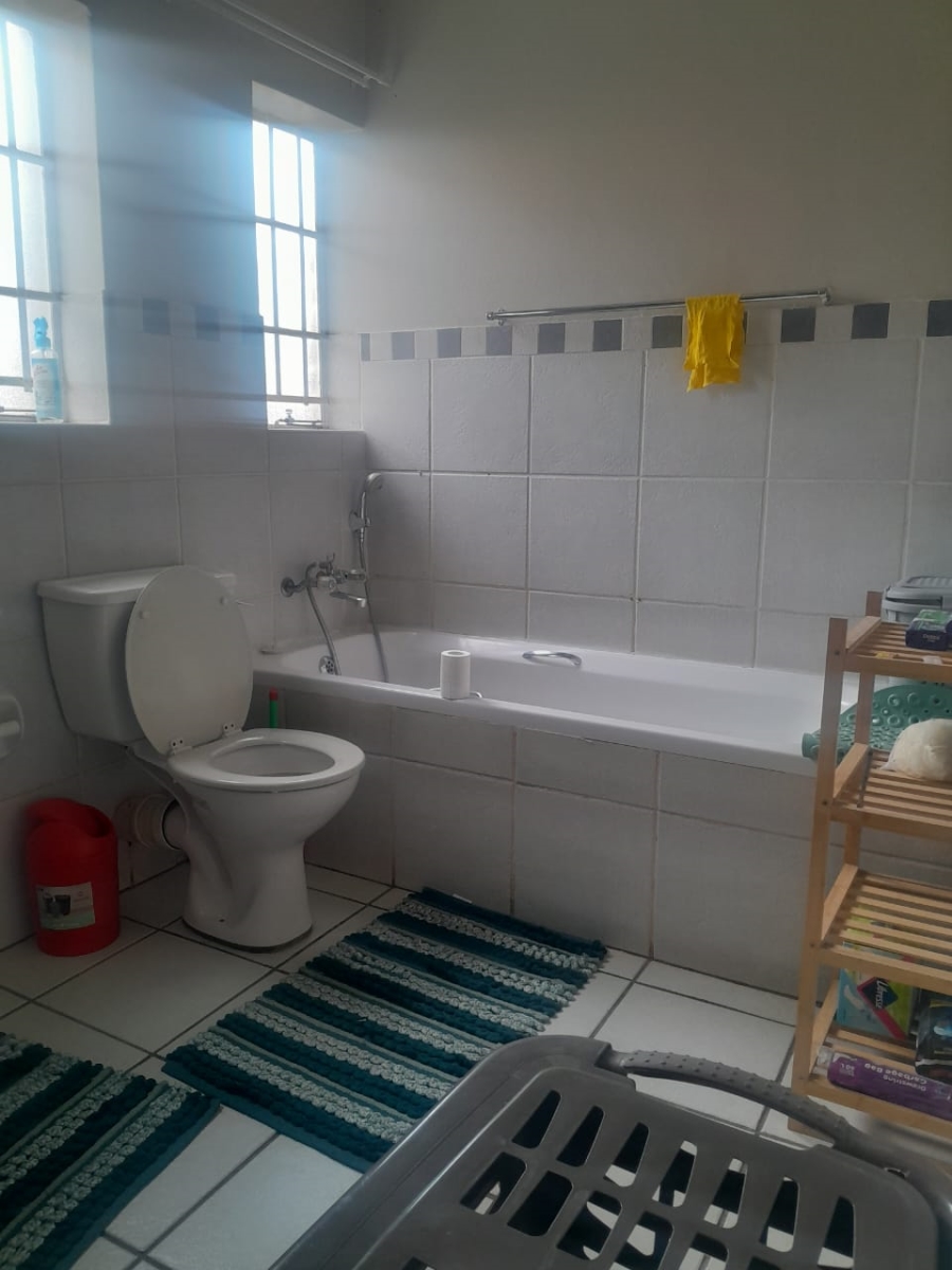 2 Bedroom Property for Sale in Amberfield Crest Estate Gauteng