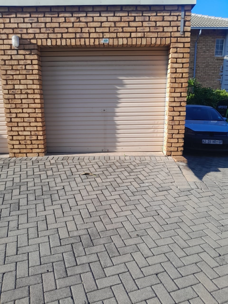 2 Bedroom Property for Sale in Amberfield Crest Estate Gauteng