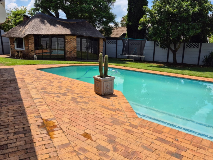 3 Bedroom Property for Sale in Rooihuiskraal Gauteng