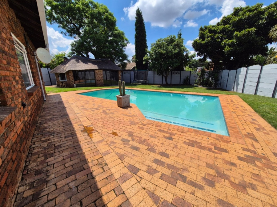 3 Bedroom Property for Sale in Rooihuiskraal Gauteng