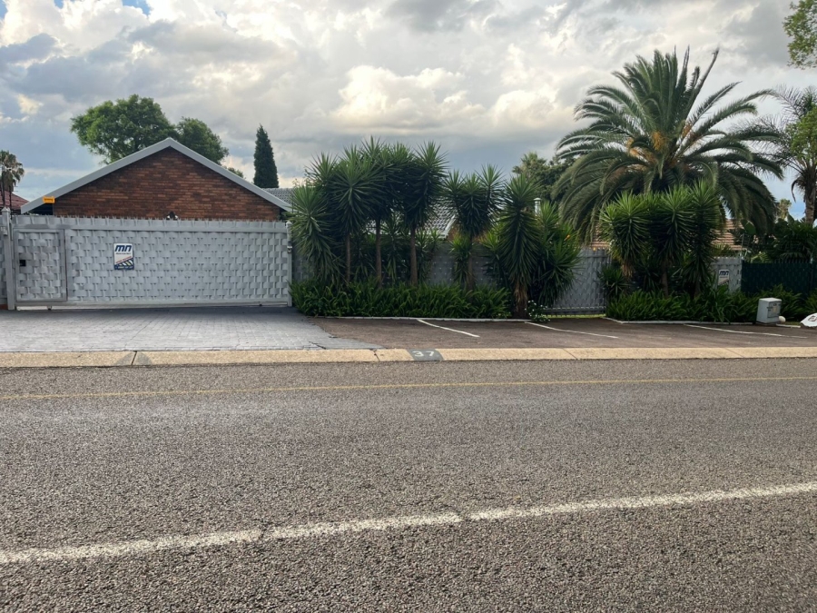 3 Bedroom Property for Sale in Rooihuiskraal Gauteng